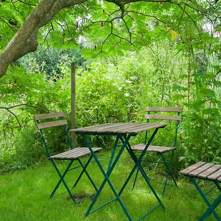 Friends And Familly Guest - Gare - Jardin - Combles Et Vous Daire *
